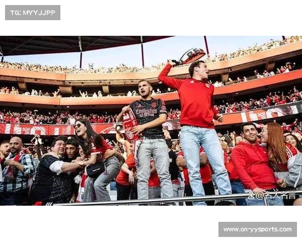 巴黎马赛球迷科威特集结，法超杯氛围火爆